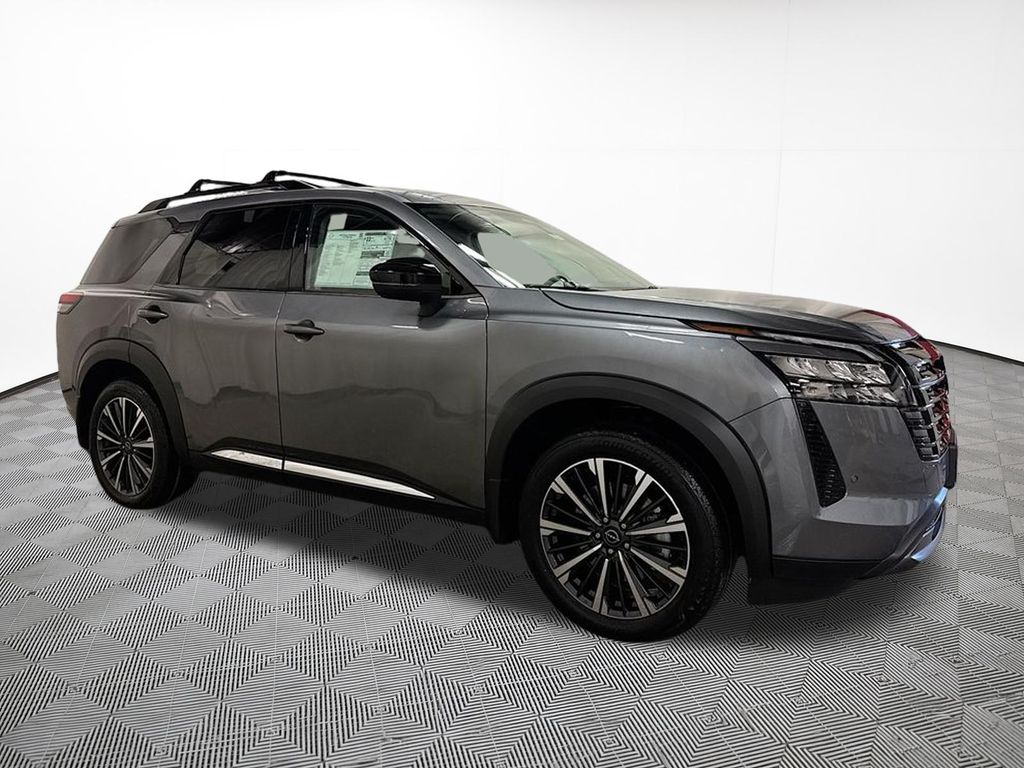 View vehicle photo 4