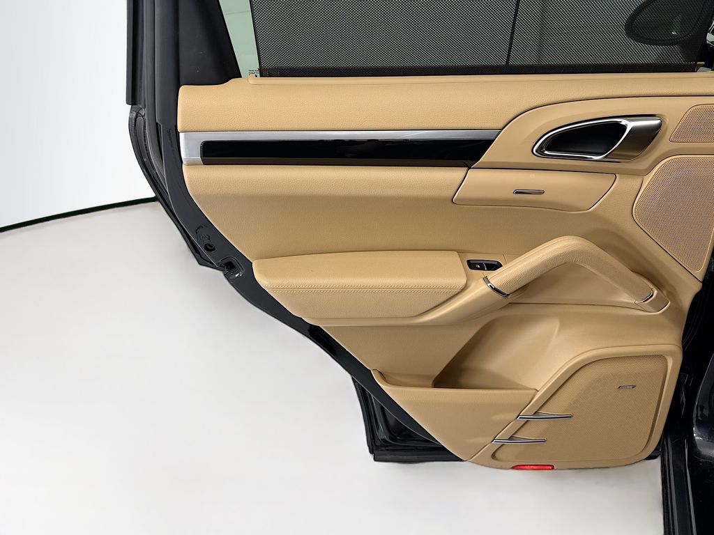 Thumbnail: 2014 Porsche Cayenne - 25