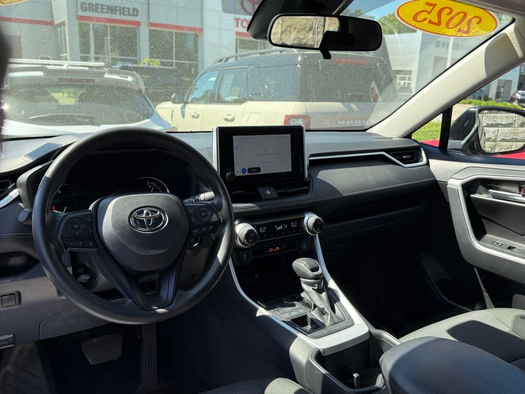2025 Toyota RAV4 XLE - Photo 10