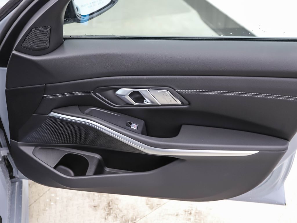 2025 BMW 3 Series 330i xDrive 27
