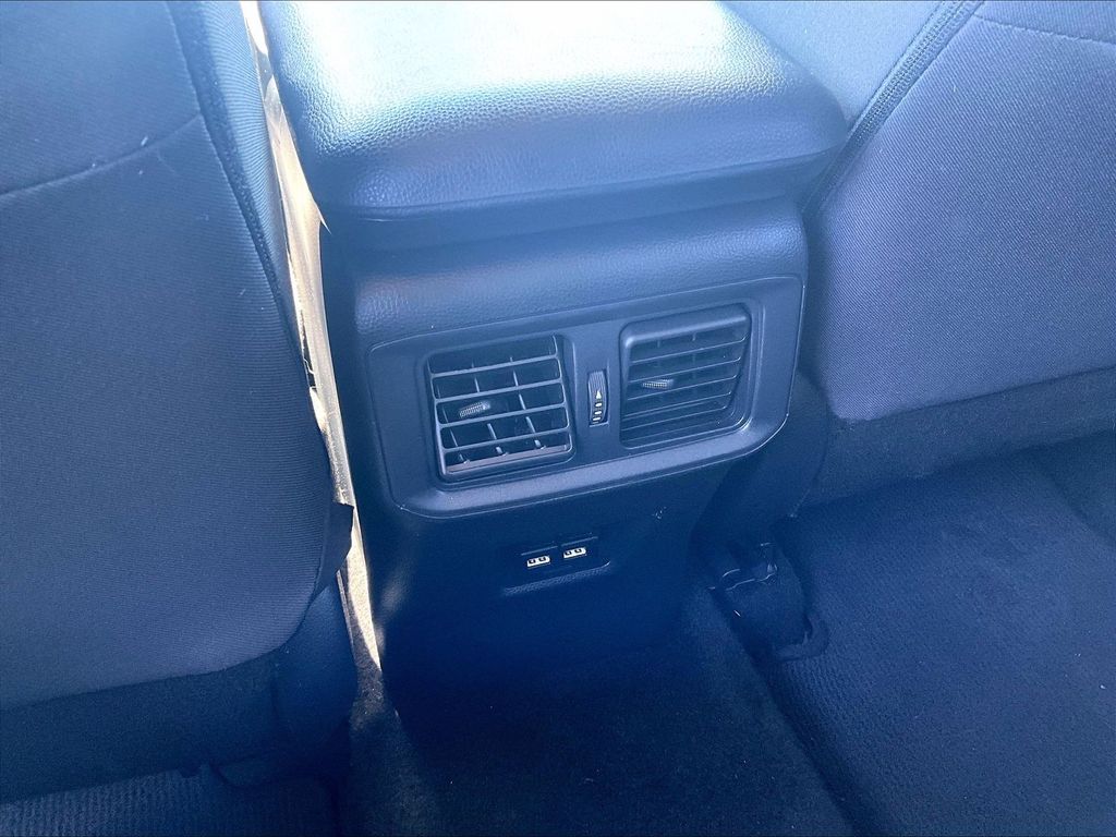 2021 Toyota RAV4 — photo 28