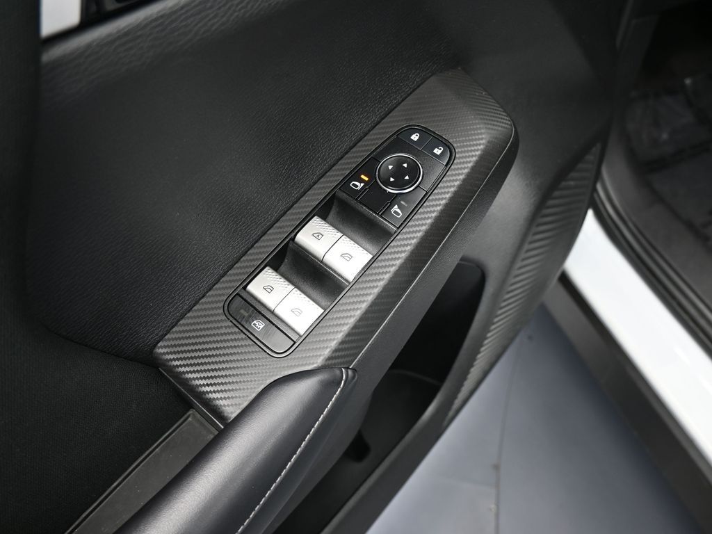 Used 2023 White Mitsubishi ES image 13