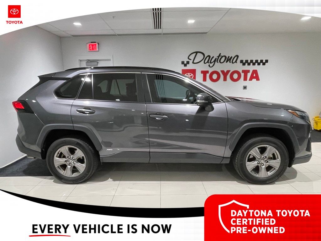 2022 Toyota RAV4 XLE - Photo 7