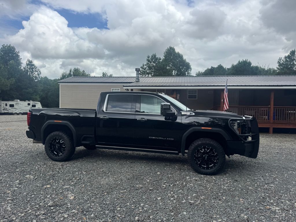 2025 GMC Sierra 2500HD Denali Crew Cab 4WD