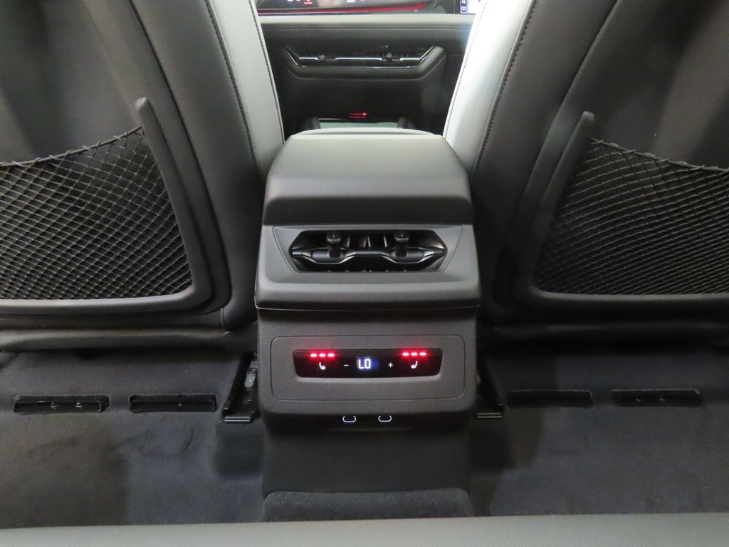 Thumbnail: 2027 Audi Q6 e-tron - 25
