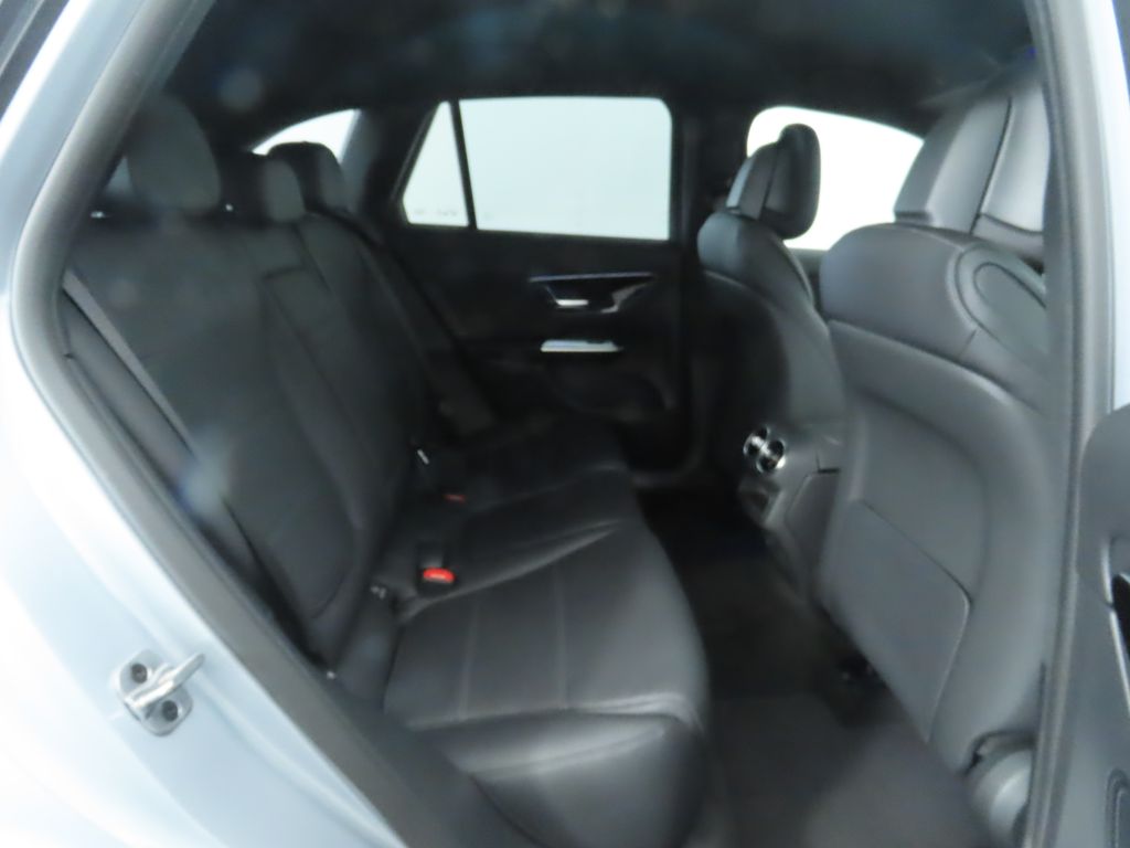 2025 Mercedes-Benz GLC 300 22