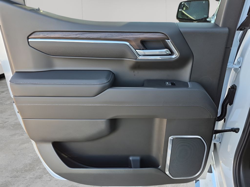 New 2026 White GMC SLT image 17