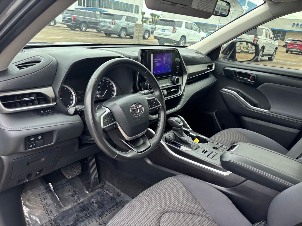 2024 Toyota Highlander LE Gray at Gullo Toyota