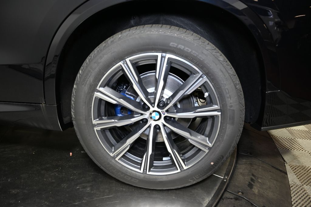 Thumbnail: 2026 BMW X5 - 12