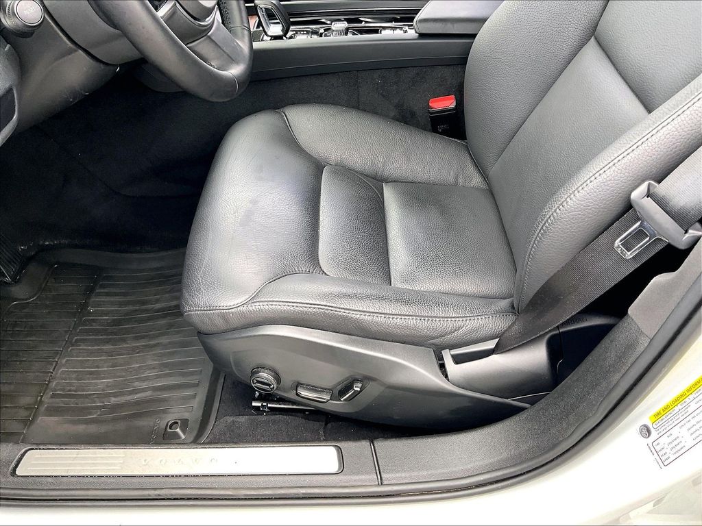 2025 Volvo V60 Cross Country — photo 33