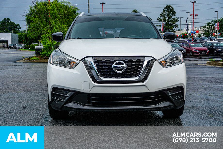 Used 2018 White Nissan SV image 10
