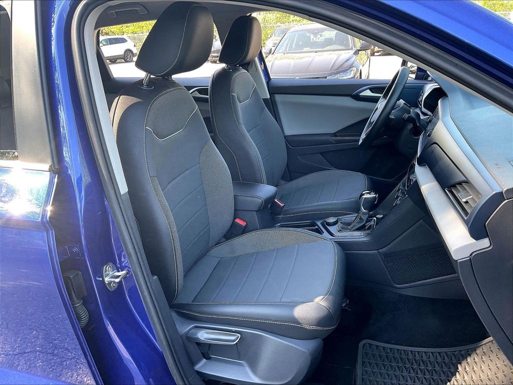 2023 Volkswagen Taos — photo 11