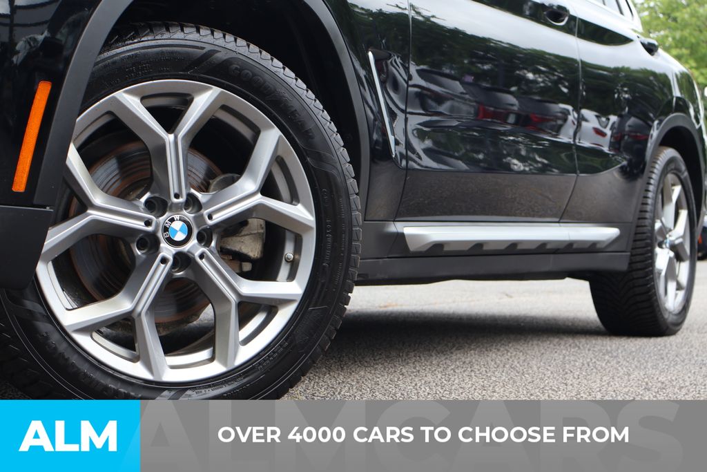 Used 2025 Black BMW xDrive30i image 3