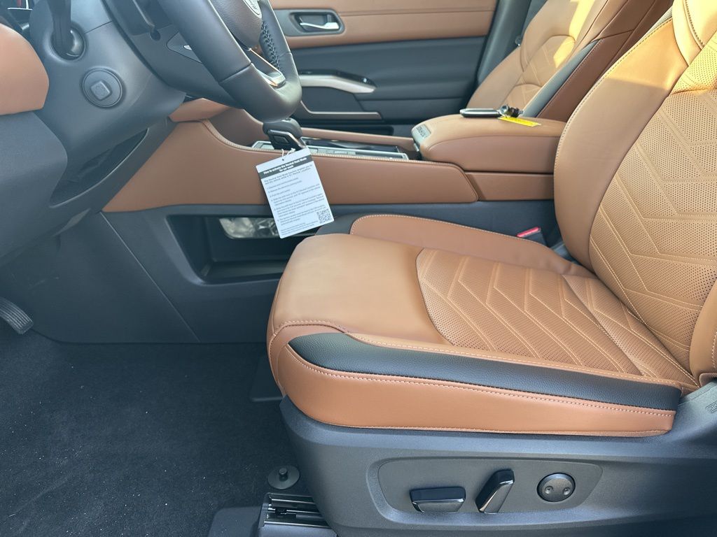 2025 Boulder Gray Pearl Nissan Pathfinder Platinum FWD SUV