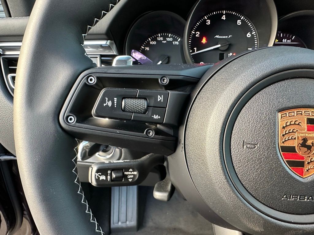 Thumbnail: 2026 Porsche Macan - 24