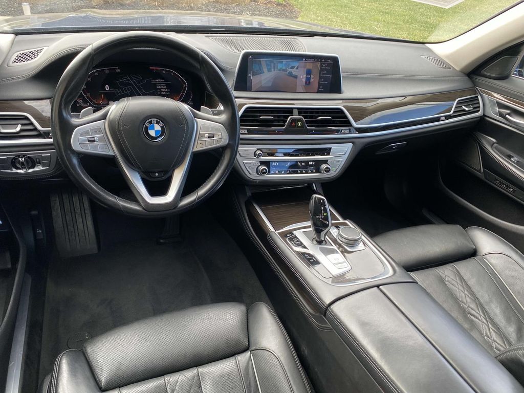 2022 BMW 7 Series 740i xDrive 28