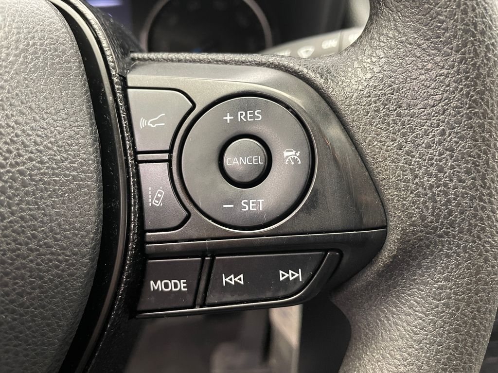 2021 Toyota RAV4 LE 22