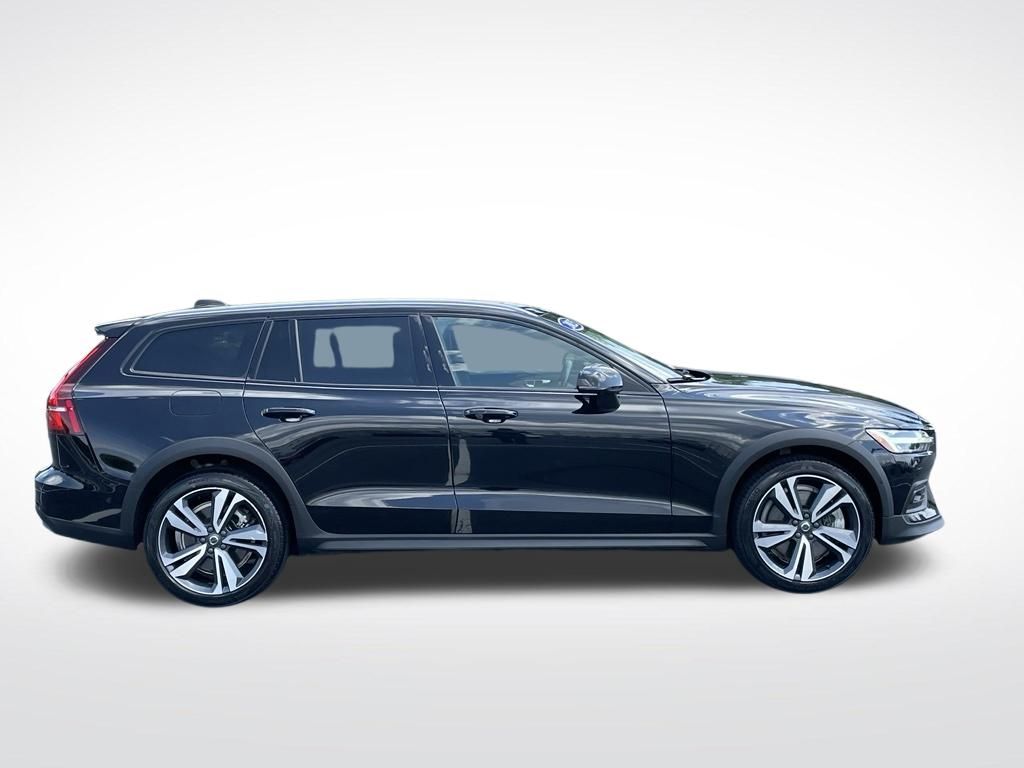 Thumbnail: 2025 Volvo S60 - 7
