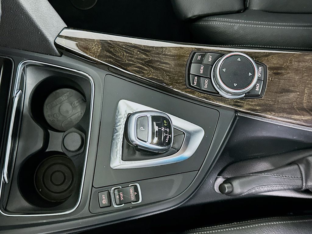 Thumbnail: 2016 BMW 3 Series - 16