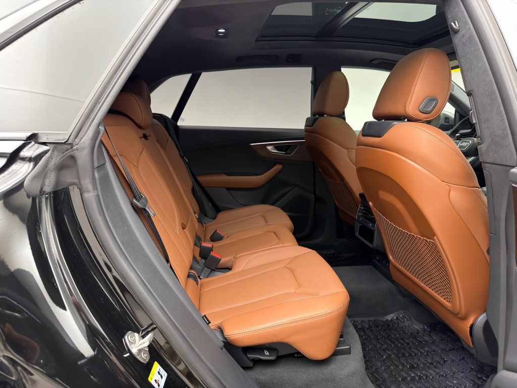 Thumbnail: 2025 Audi Q8 - 11