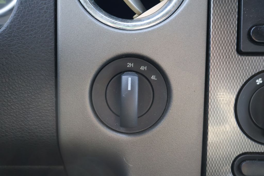 Thumbnail: 2005 Ford F-150 - 29