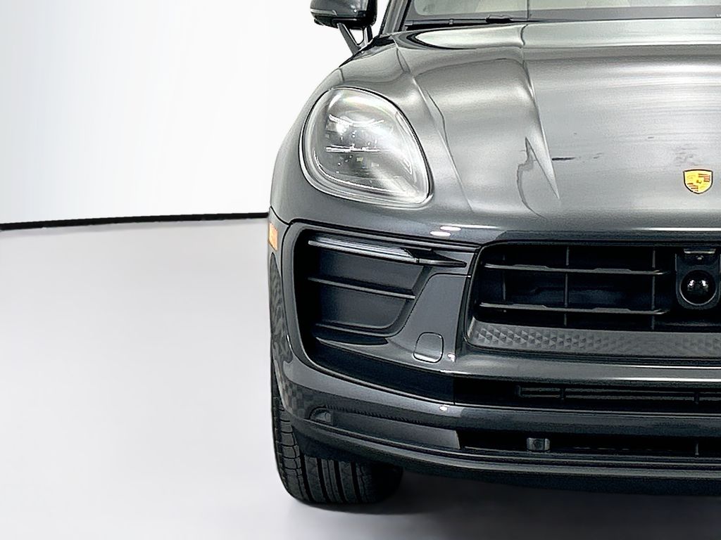 Thumbnail: 2026 Porsche Macan - 12