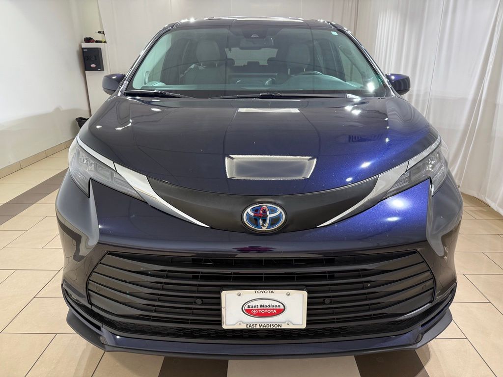 Thumbnail: 2025 Toyota Sienna - 8