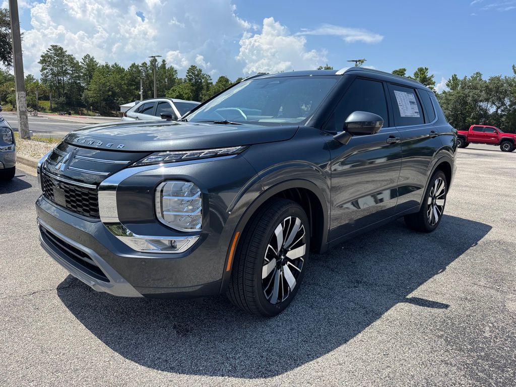 2025 Mitsubishi Outlander SEL photo 2
