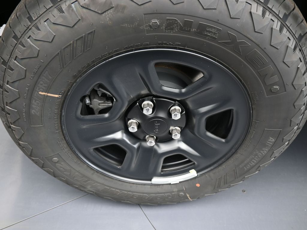 New 2026 Granite Crystal Metallic Clearcoat Jeep Sport image 31