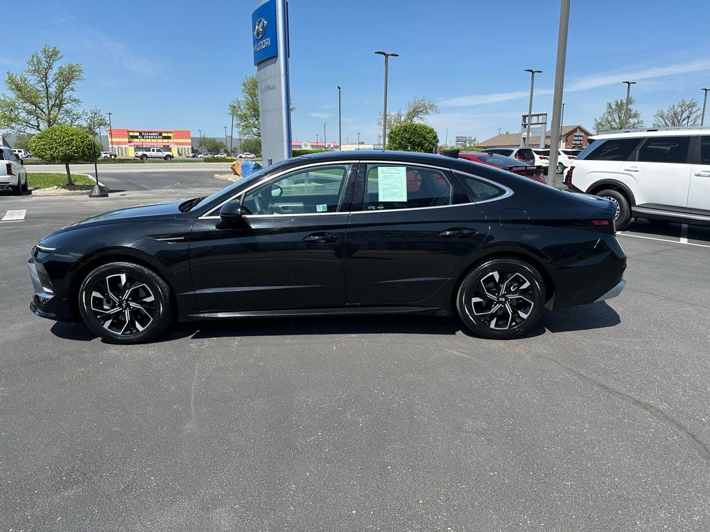 Used 2024 BLACK Hyundai SEL image 6