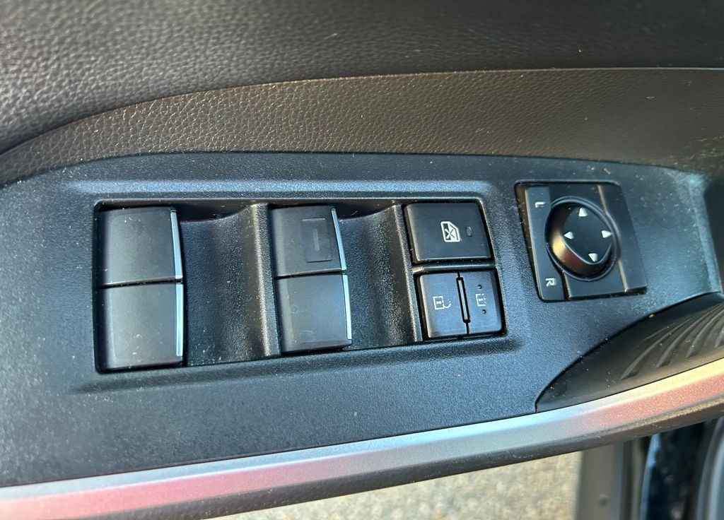 Thumbnail: 2021 Toyota RAV4 - 17