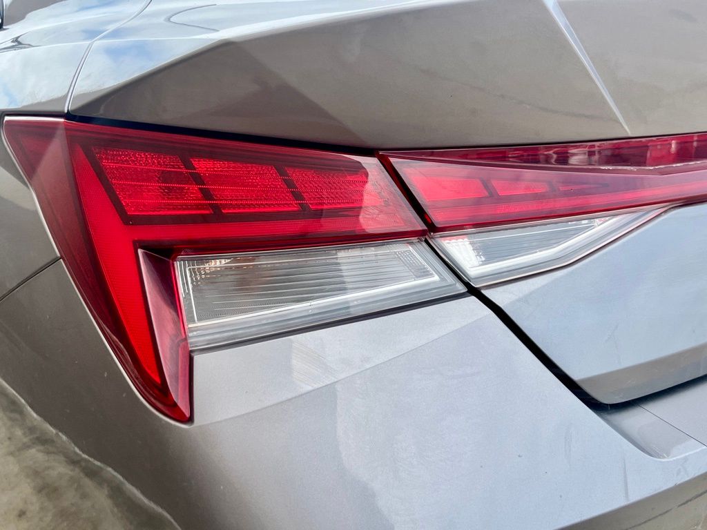 2023 Hyundai Elantra Limited Edition 8
