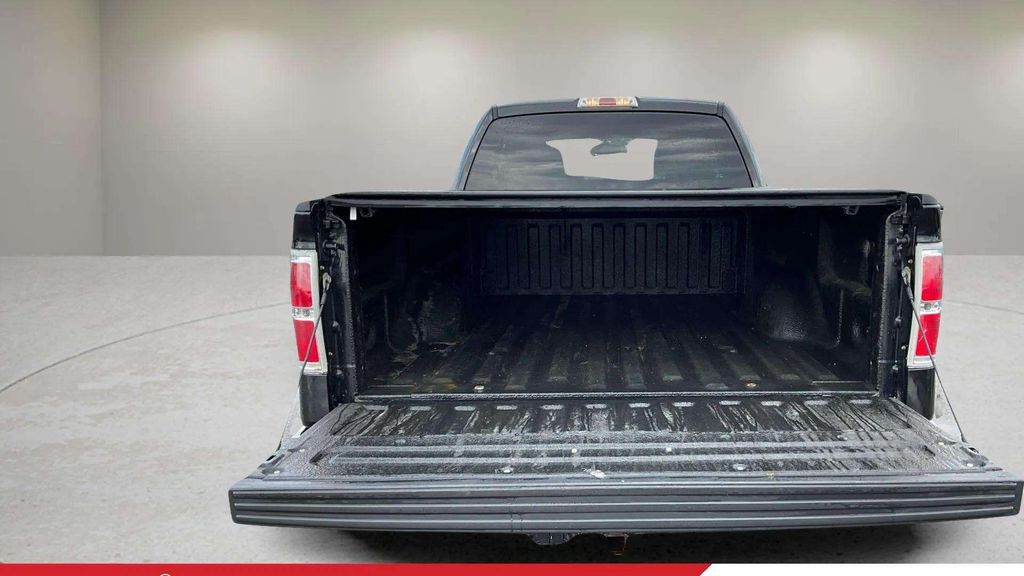 Used 2010 Black Ford XLT image 9