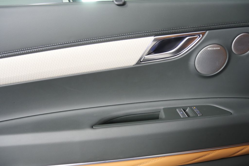 Thumbnail: 2025 Genesis GV80 - 13