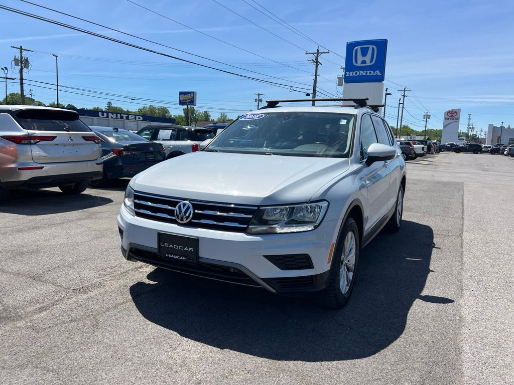 White Silver 2018 Volkswagen Tiguan SUV / Crossover All-Wheel Drive 8-Speed Automatic