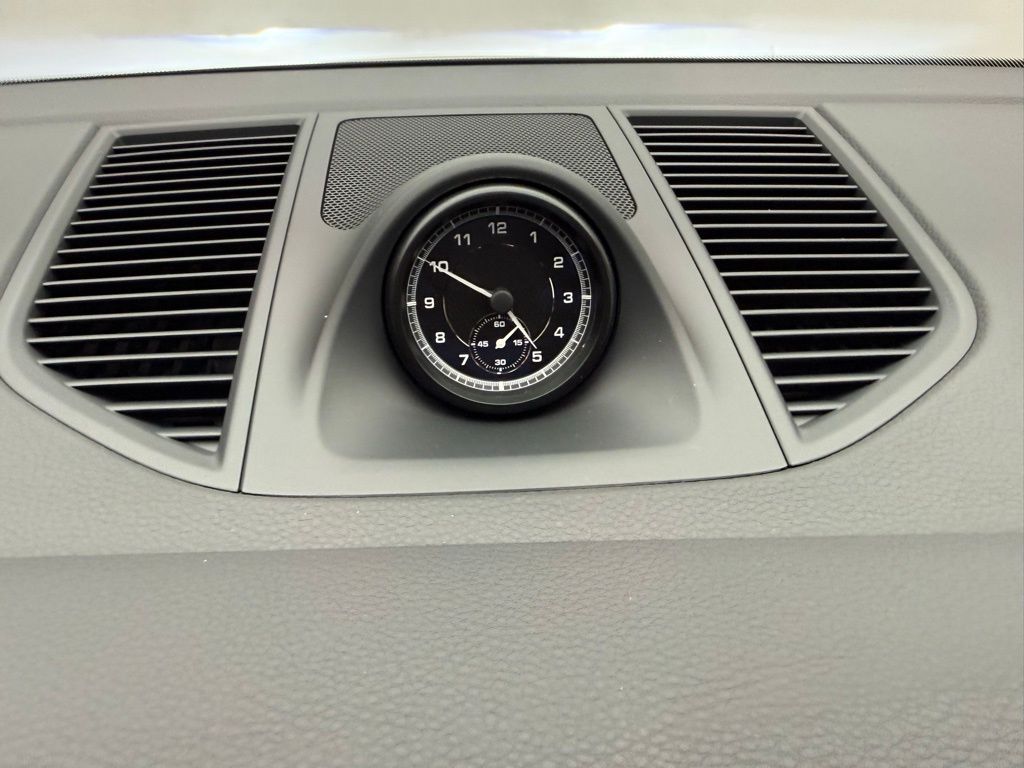 Thumbnail: 2026 Porsche Panamera - 18