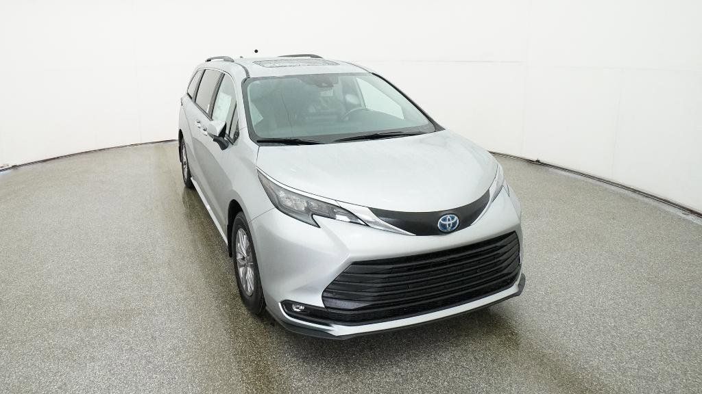 Thumbnail: 2025 Toyota Sienna - 14