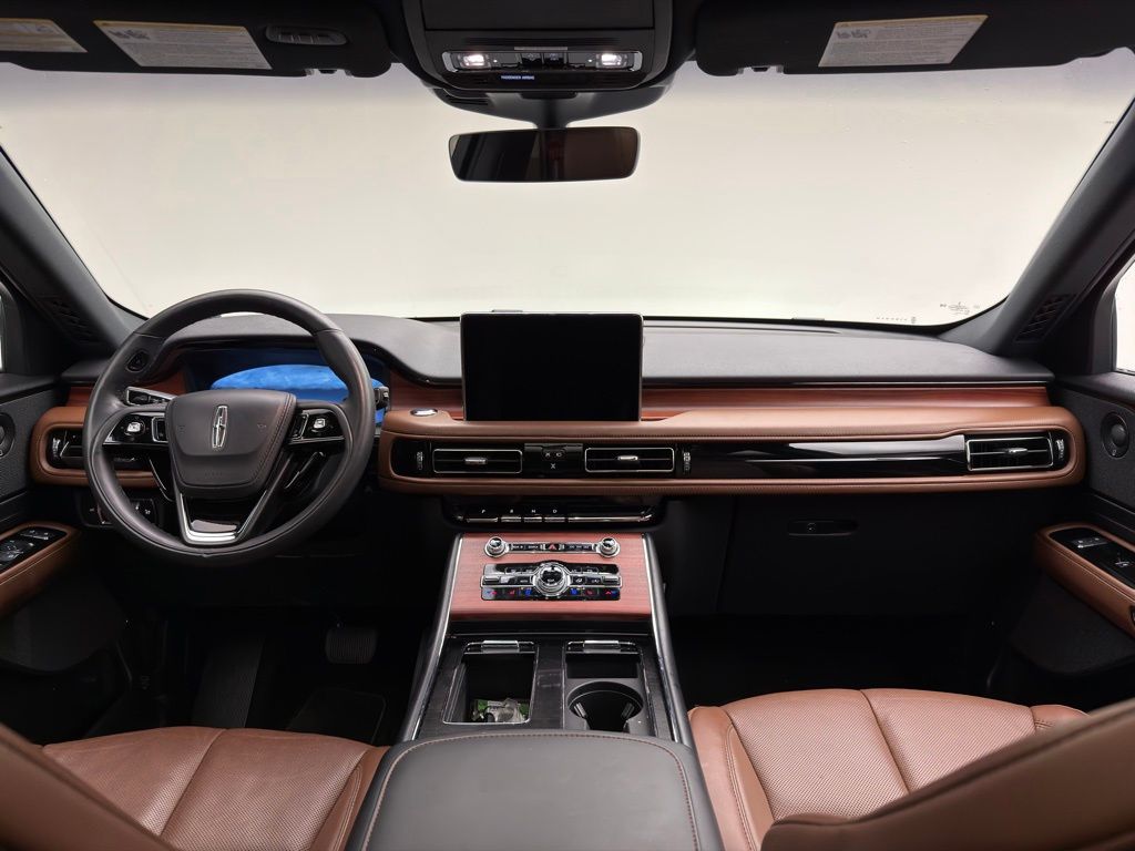 Thumbnail: 2023 Lincoln Aviator - 7