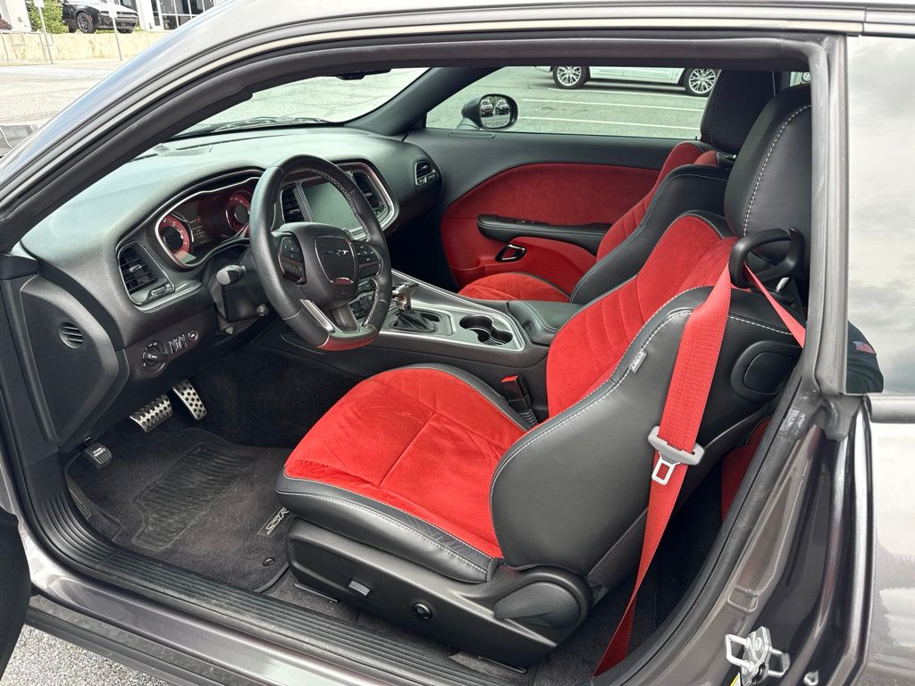 2016 Dodge Challenger — photo 8