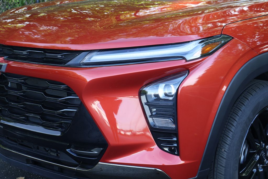 Thumbnail: 2024 Chevrolet Trax - 3
