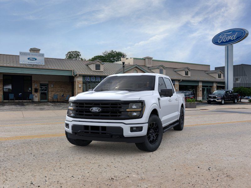 Used 2026 Oxford White Ford XLT image 2