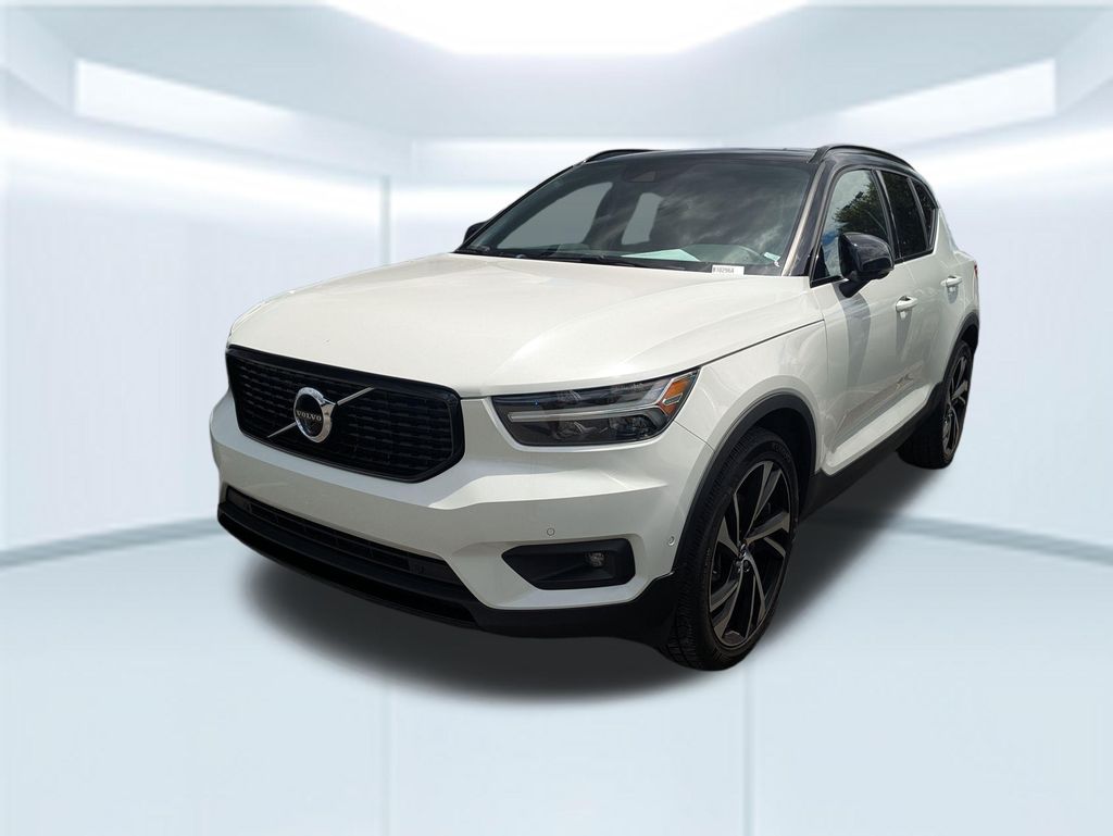  2022 Volvo XC40 T5 R-Design AWD   
