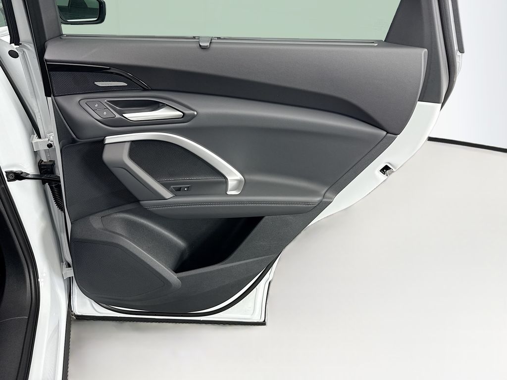 Thumbnail: 2025 Audi Q5 - 26