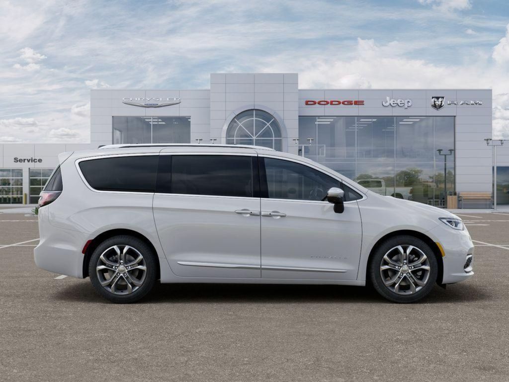 2026 Chrysler Pacifica Pinnacle White at South Hills CDJR