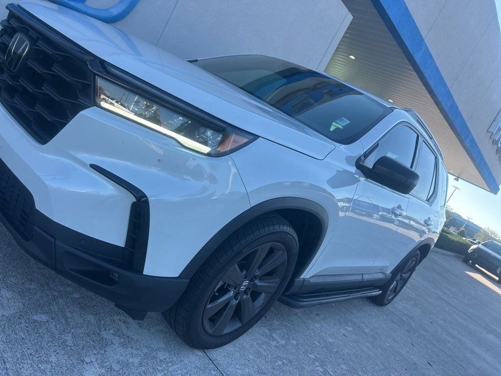 View vehicle photo 4