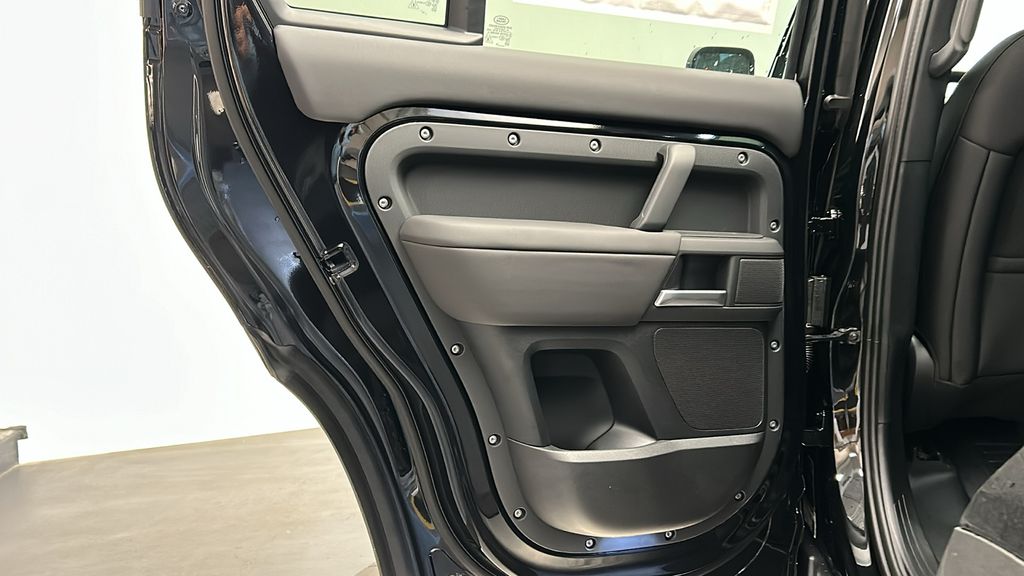 2025 Land Rover Defender 130 23