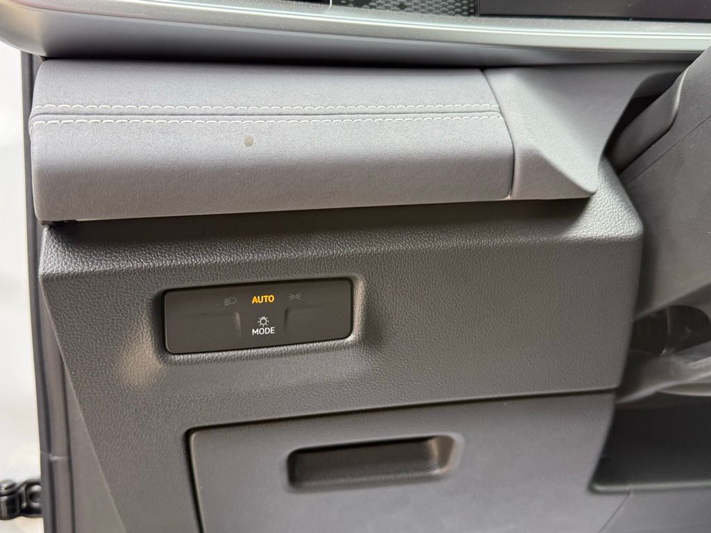 New 2026 White Volkswagen 2.0T SE image 25