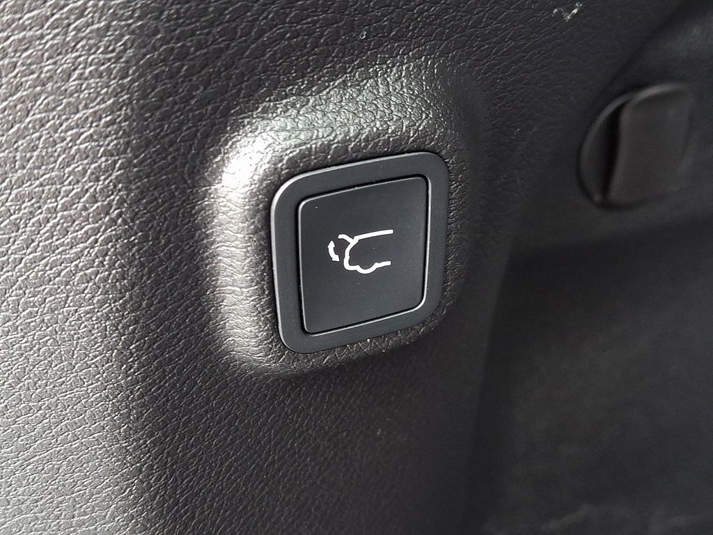 2019 Jeep Cherokee Limited Silver at Subaru and VW of Moon Township