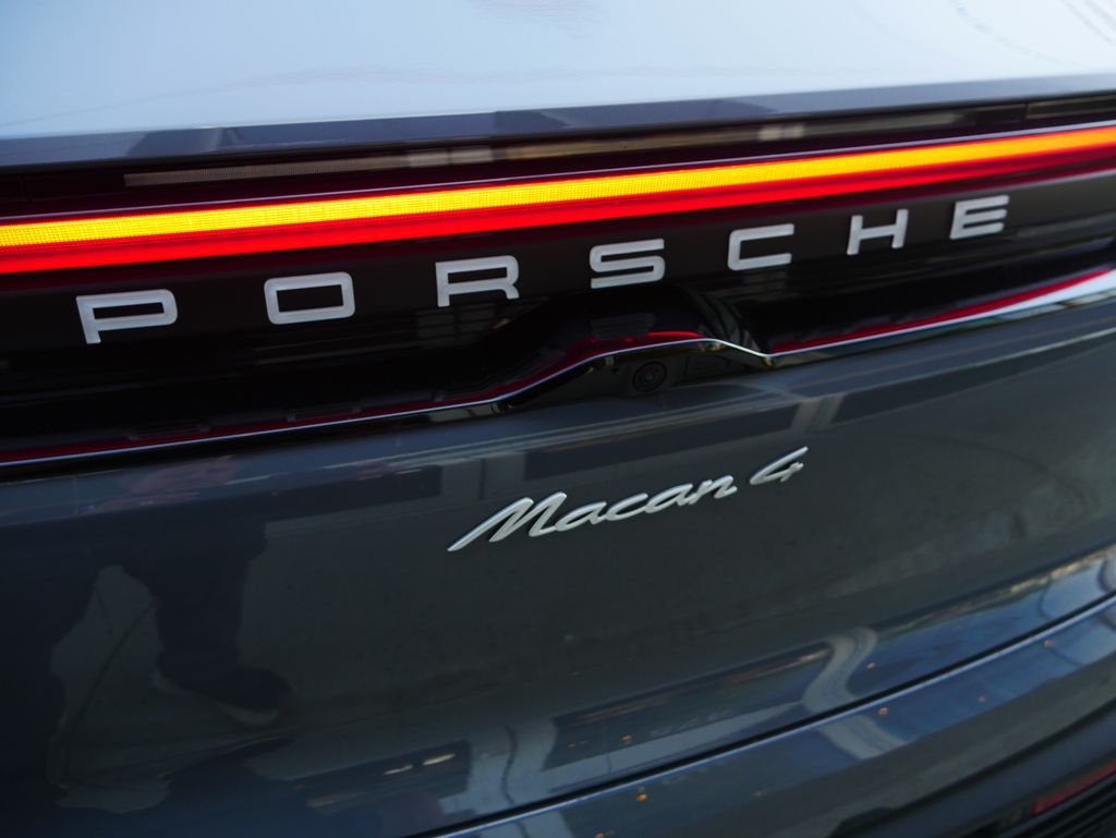 Thumbnail: 2026 Porsche Macan - 11