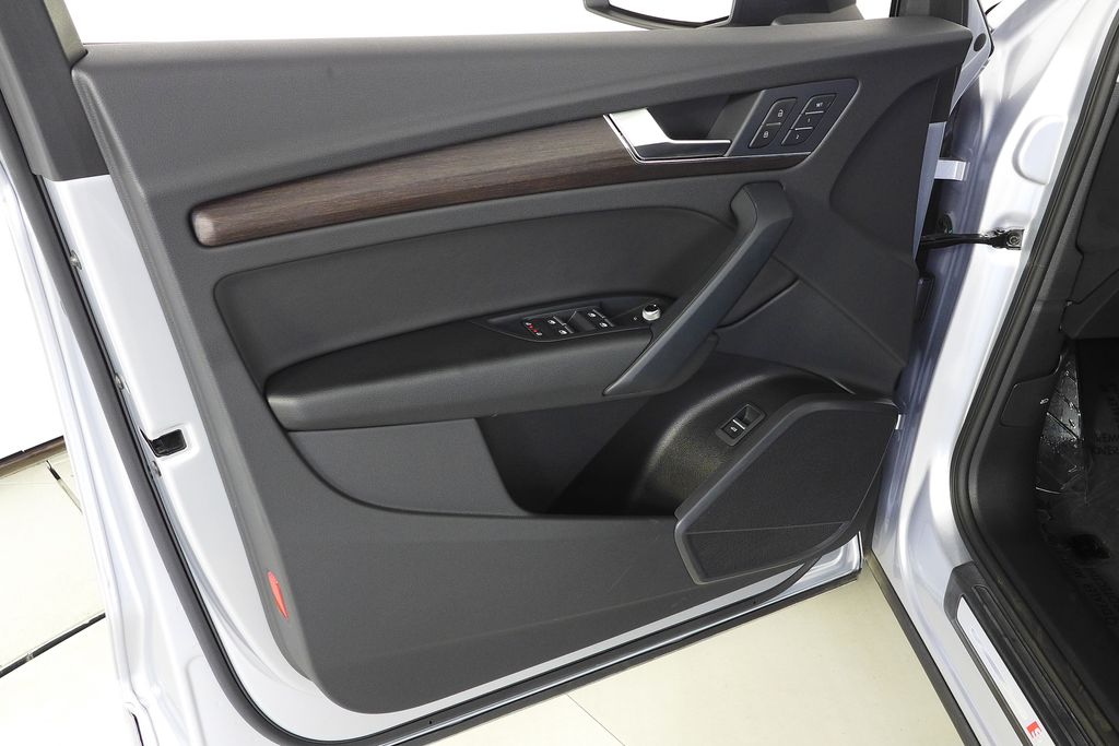 Thumbnail: 2023 Audi Q5 - 11